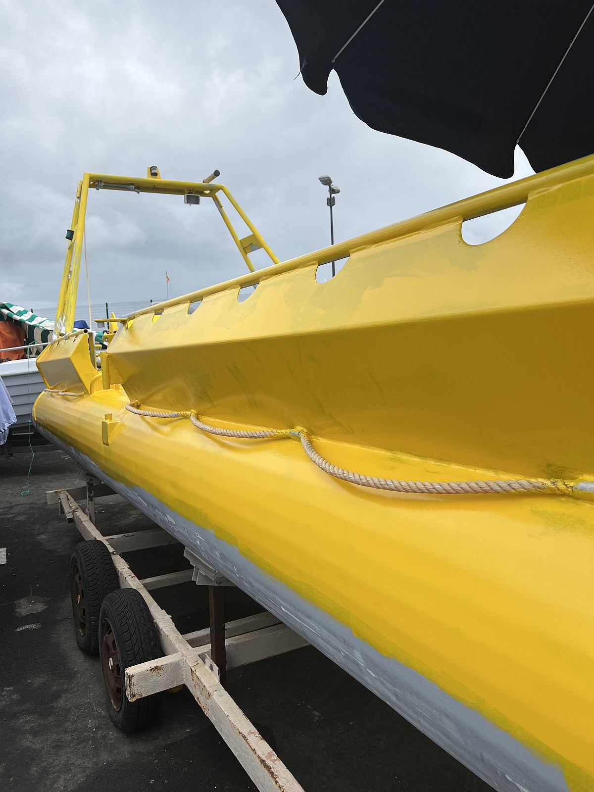 Neue Lackierung am Boot